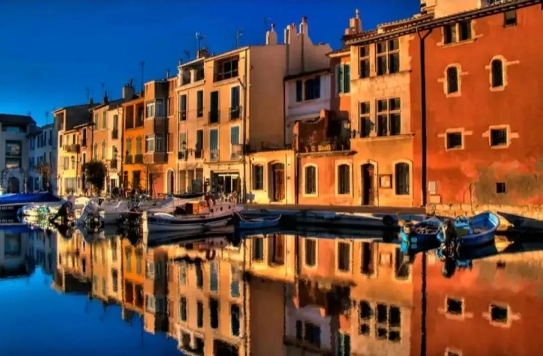 Les Hebergements De La Plage En Ville Martigues Rom bilde